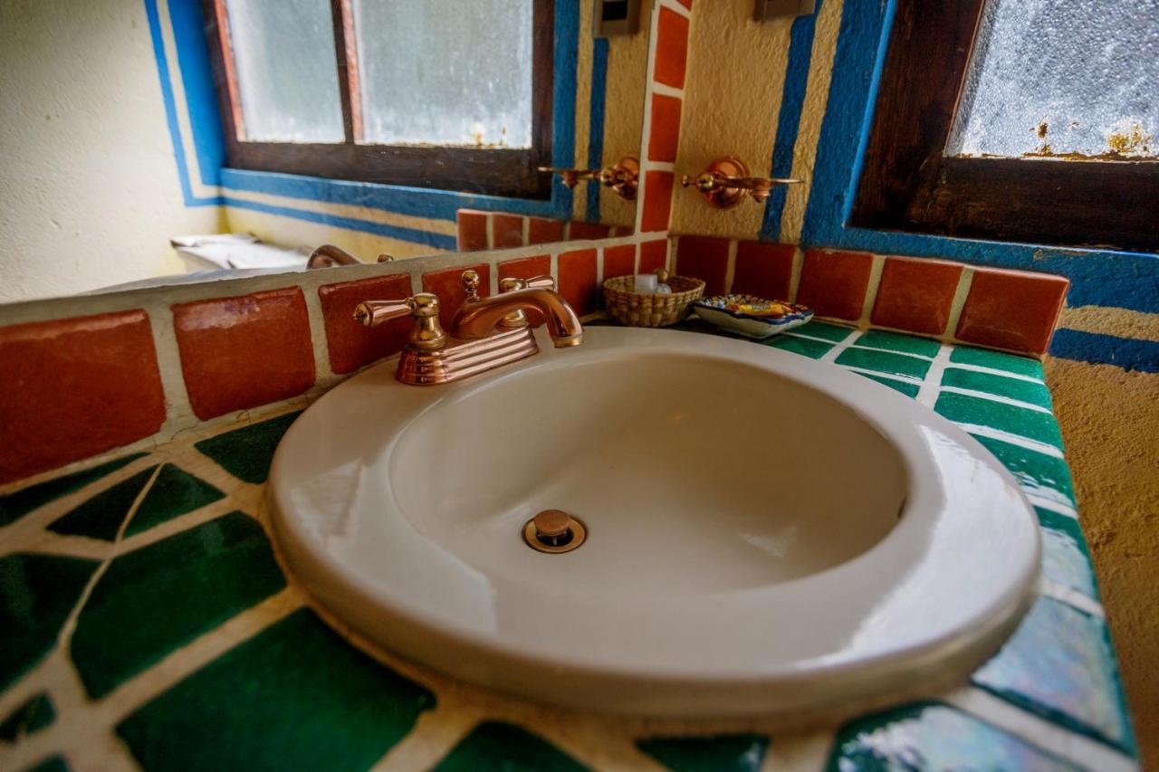 Lago Sol Hotel & Suites Tzintzuntzán Eksteriør billede