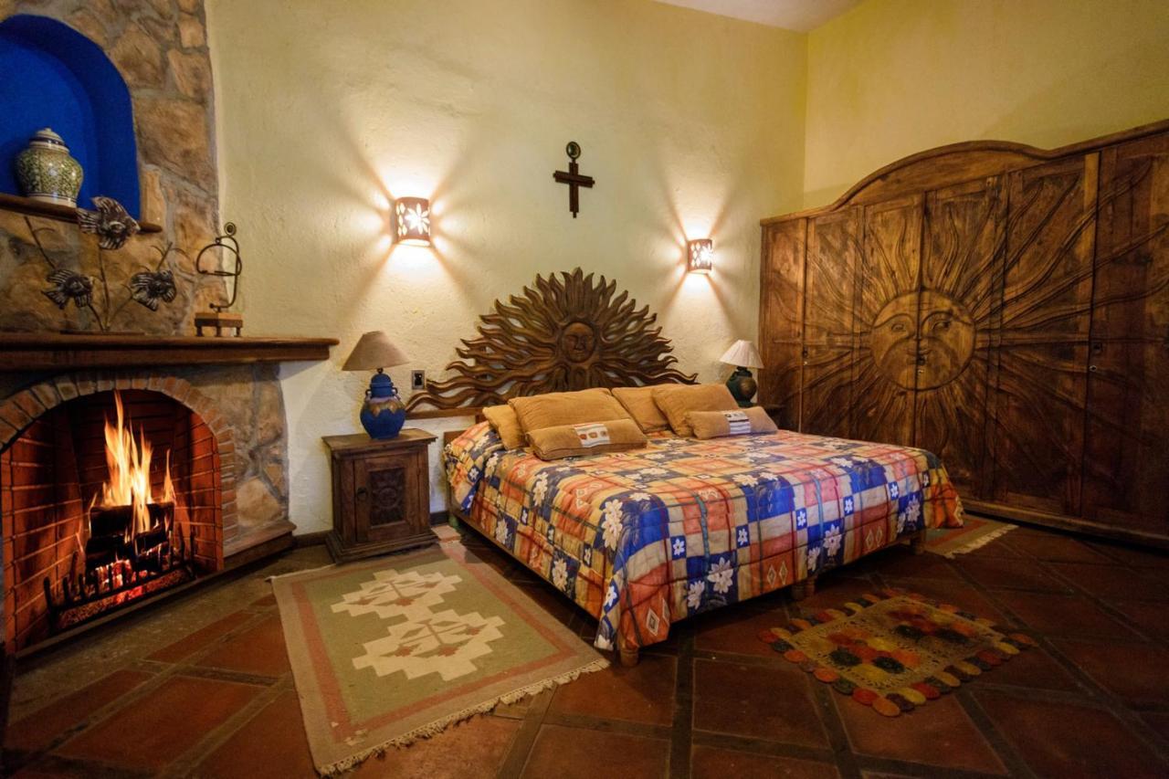Lago Sol Hotel & Suites Tzintzuntzán Eksteriør billede