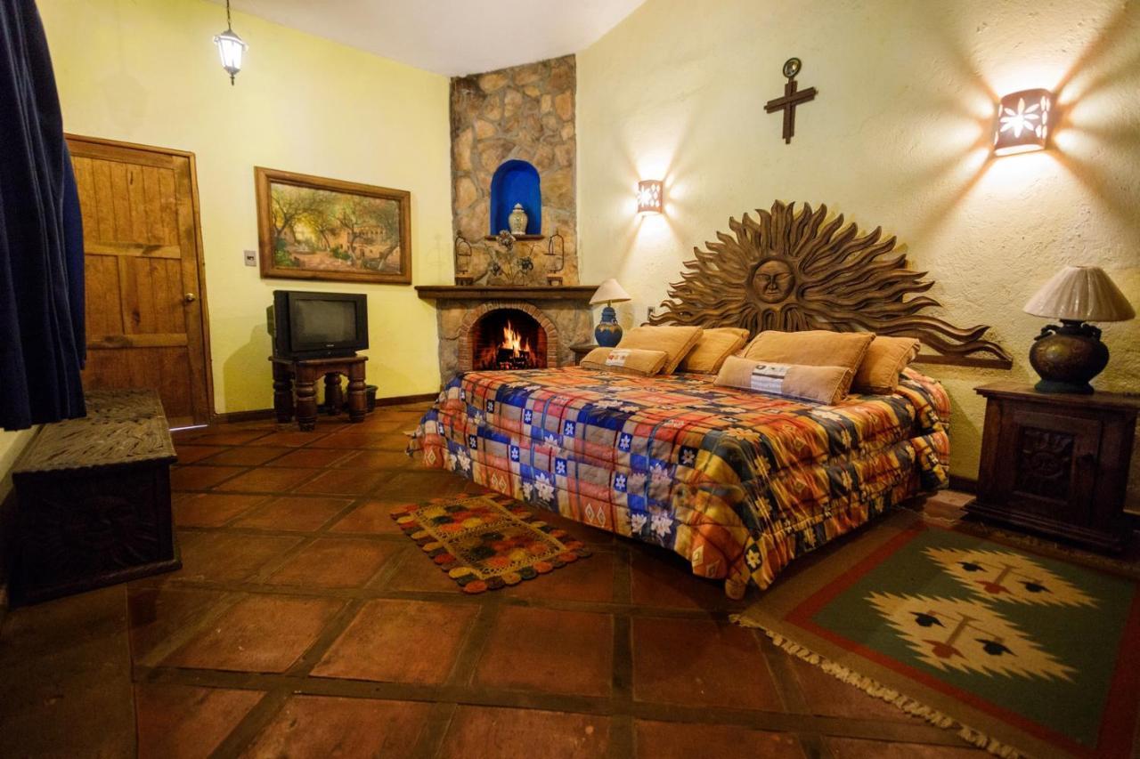 Lago Sol Hotel & Suites Tzintzuntzán Eksteriør billede
